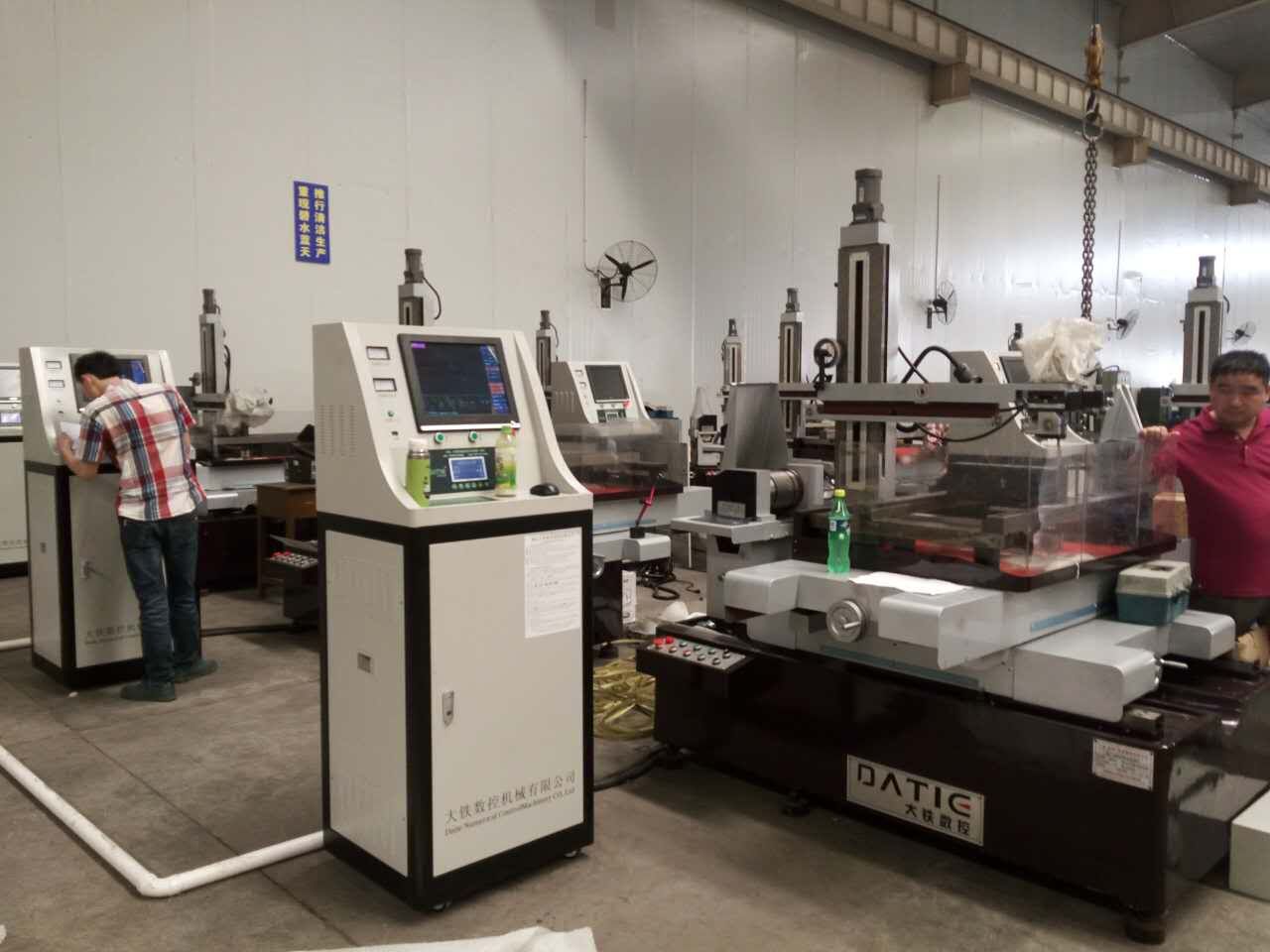 線切(qiē)割安裝調試現場