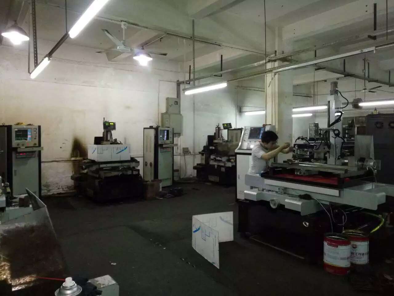 線(xiàn)切割機床