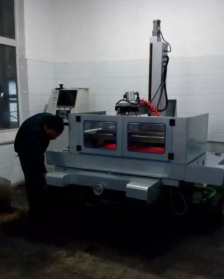 青島客戶(hù)線(xiàn)切割機床現場照片