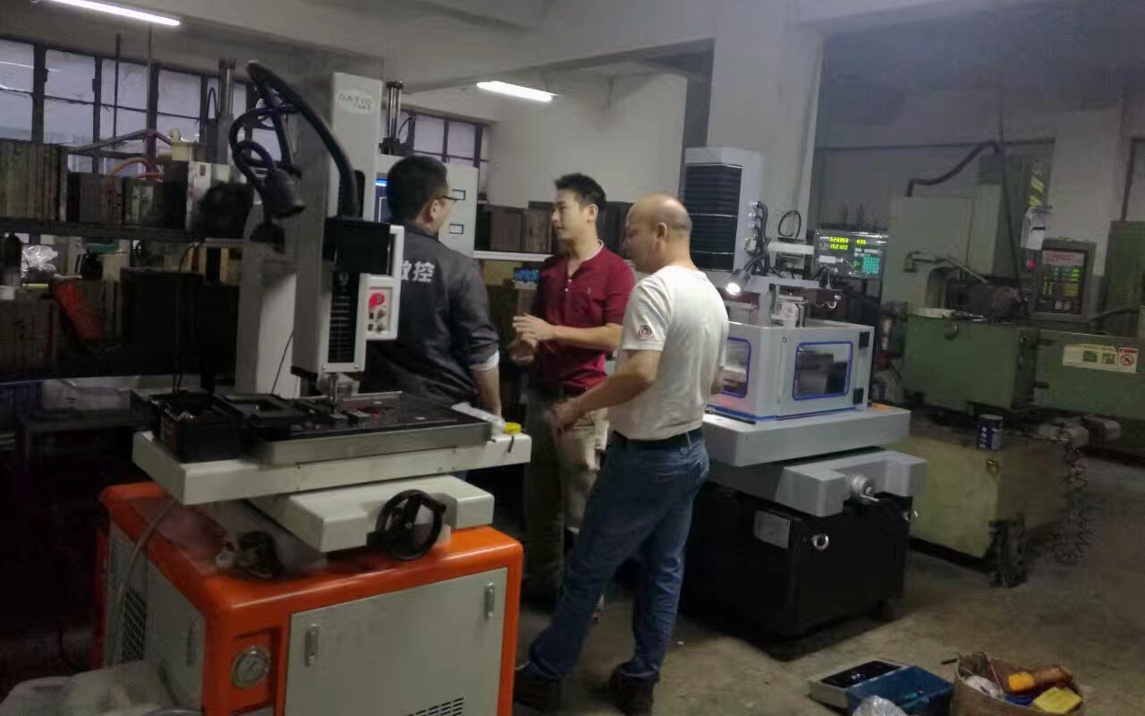 線切割機床現場安裝培訓照片1