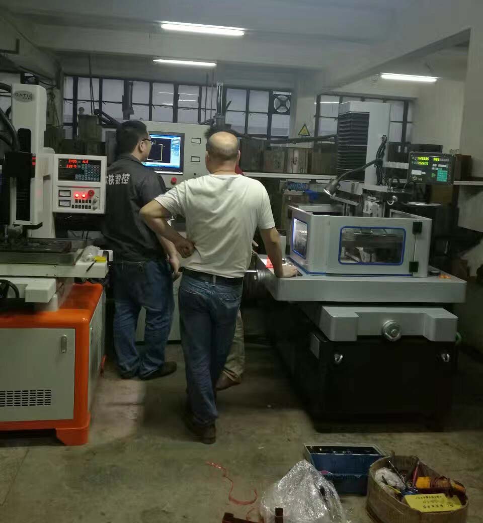 線切割機床現場安裝培訓照片2