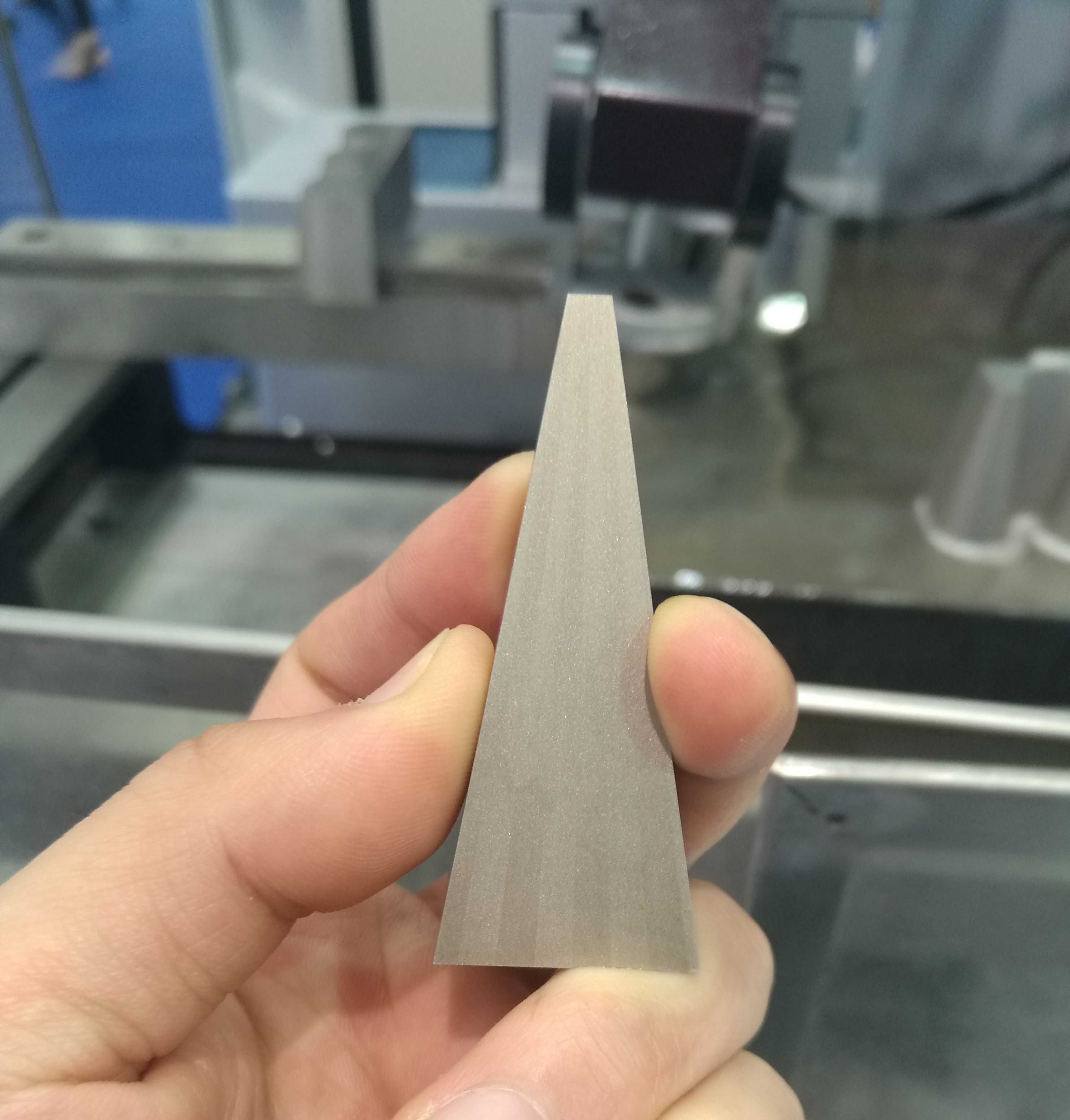 大錐度中走（zǒu）絲線切割樣件