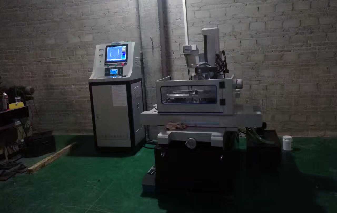 電火花線切割（gē）設備圖片