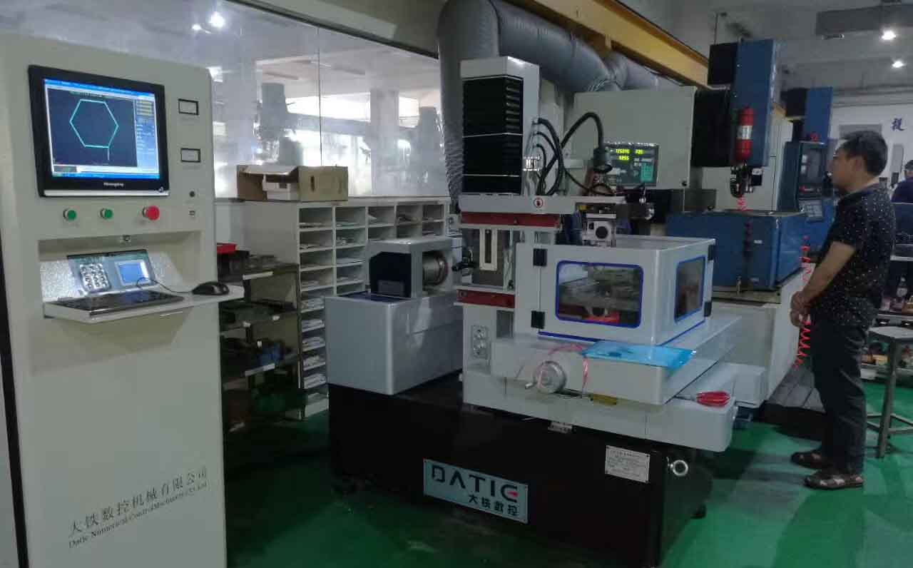 東莞（東洋塑膠製品）DE320中走（zǒu）絲客（kè）戶現場照片