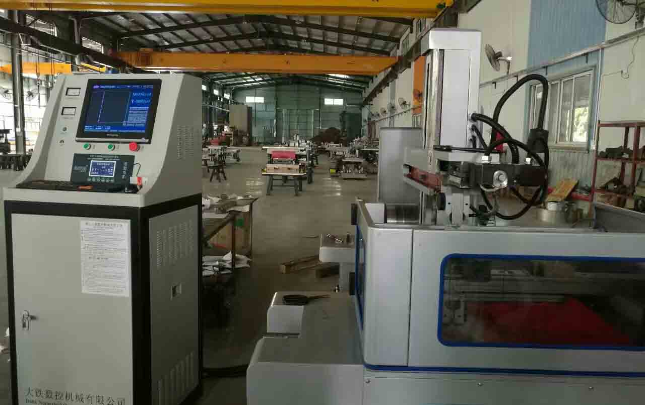 東（dōng）莞（wǎn）汽（qì）車模具電（diàn）火花線切割客（kè）戶