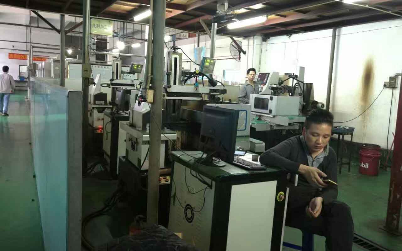 東莞常平線切割（gē）機床（chuáng）實地客戶加工現場