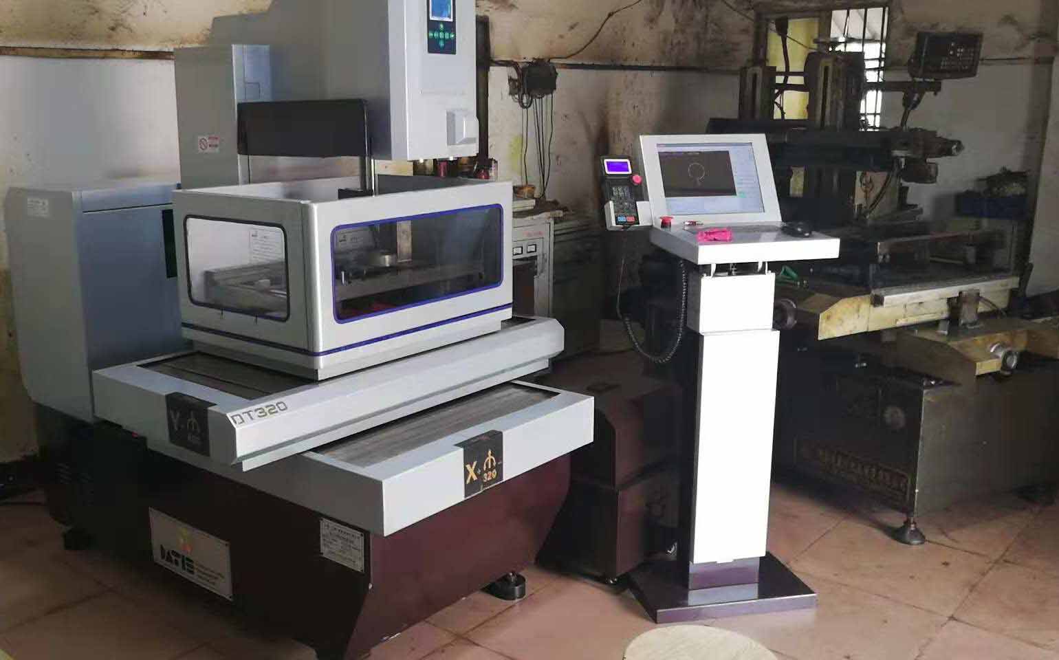 廈門（mén）（外協張老板）伺服中走絲現（xiàn）場安裝