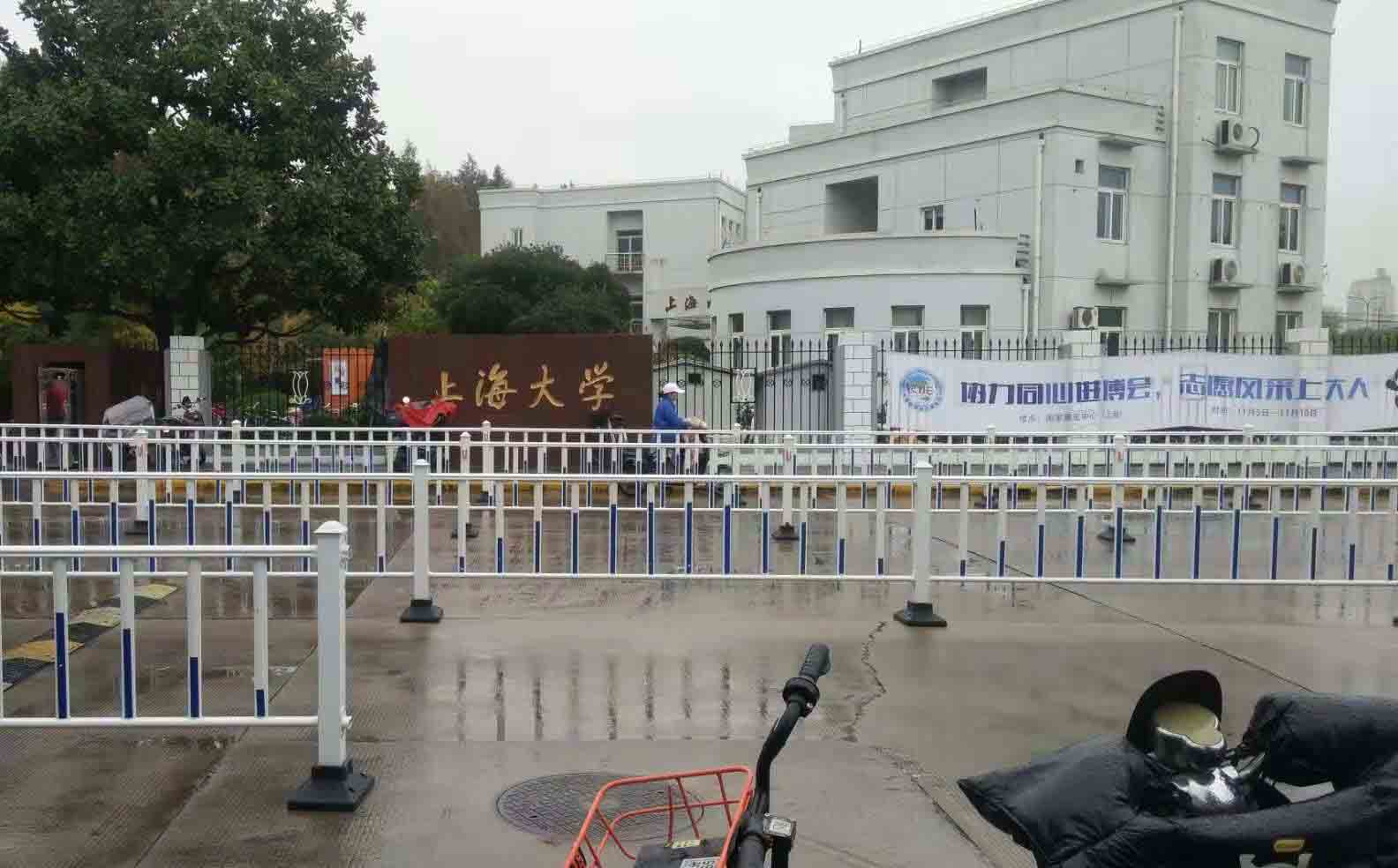 上海大學（xué）校門（mén）