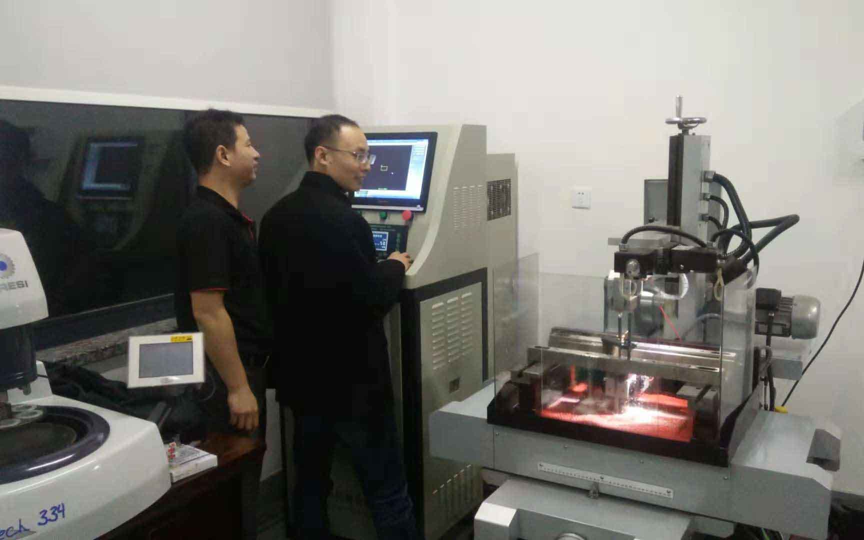 上海（上海大學）線切割機床現場培訓照片