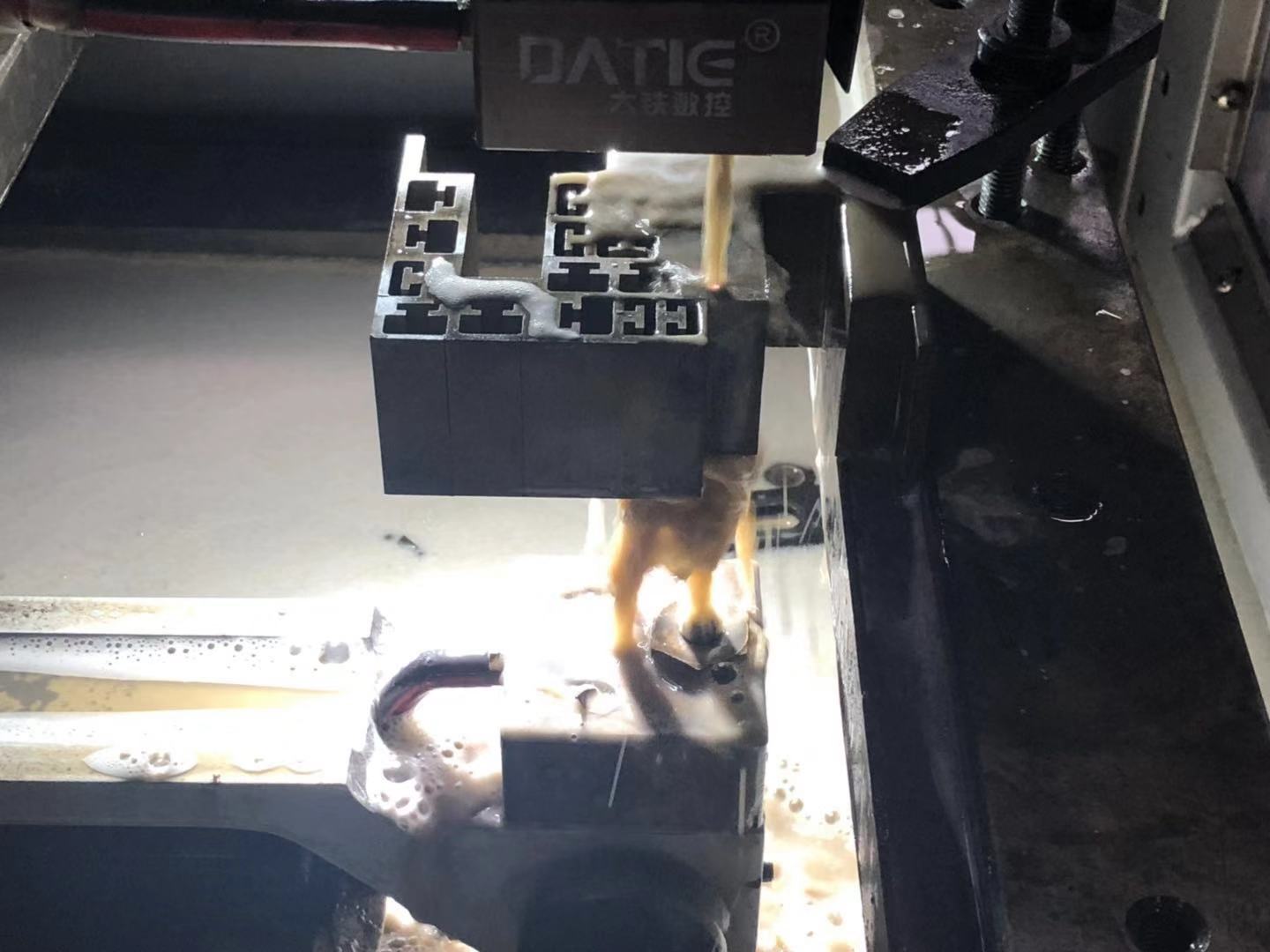 線切割加工中經常回退的原（yuán）因