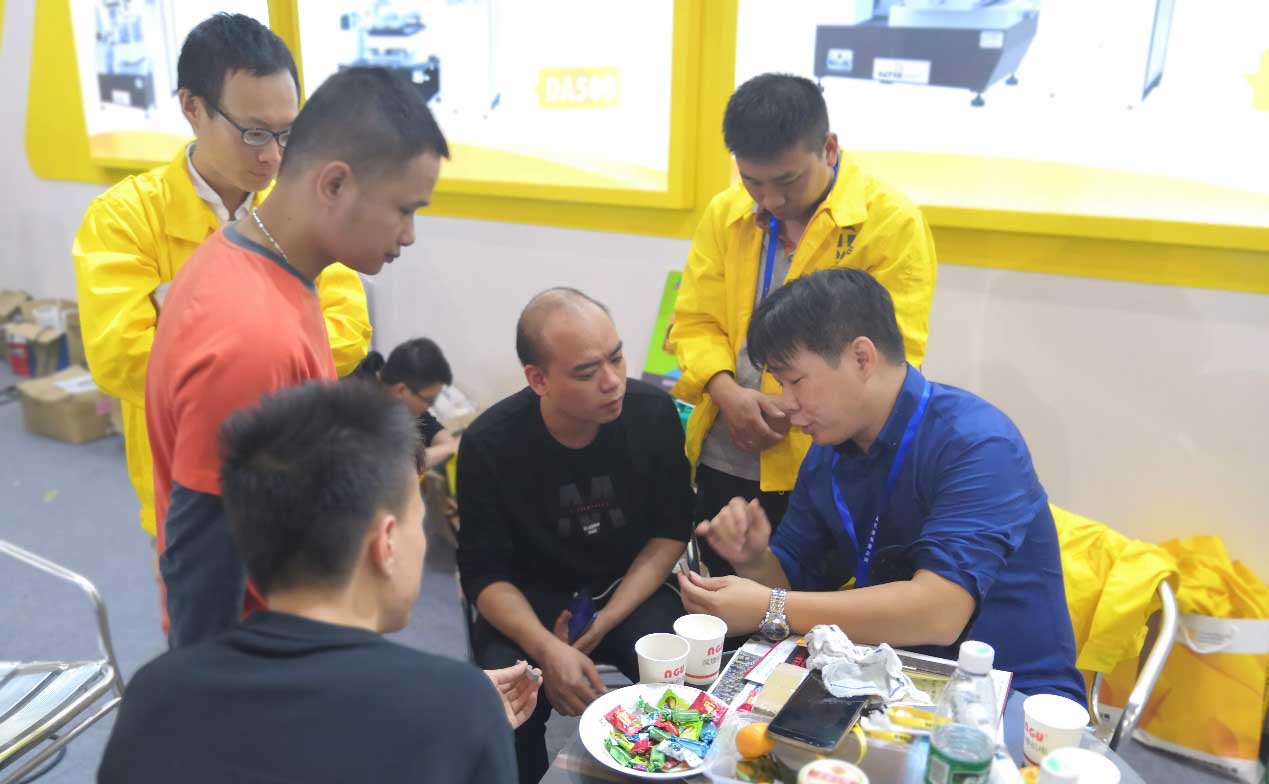 香蕉黄瓜丝瓜绿巨人樱桃最新版數控展會（huì）現（xiàn）場