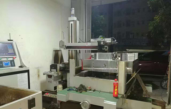 江（jiāng）西（合力模具）加工現場