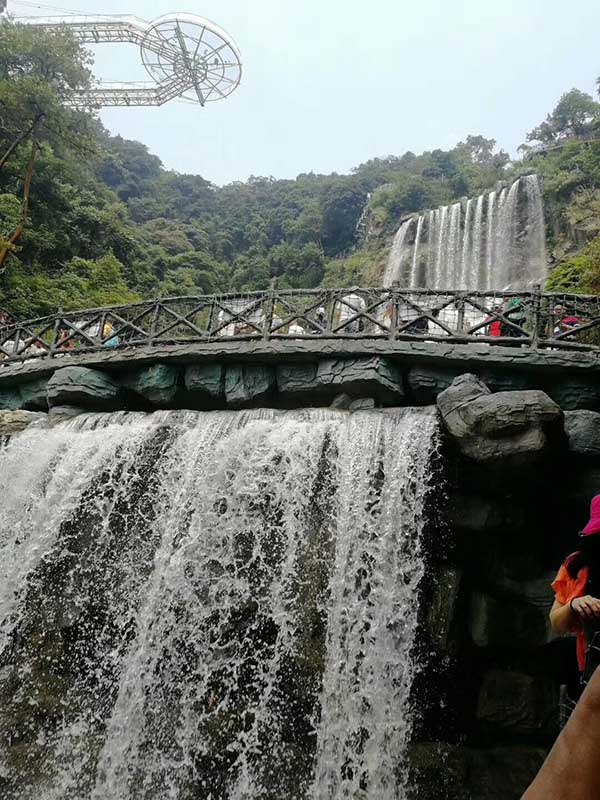 香蕉黄瓜丝瓜绿巨人樱桃最新版（tiě）清（qīng）遠古龍峽玻璃橋10