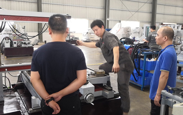 廣東（華昌（chāng）鋁廠）線切割機床實地客戶現場考察