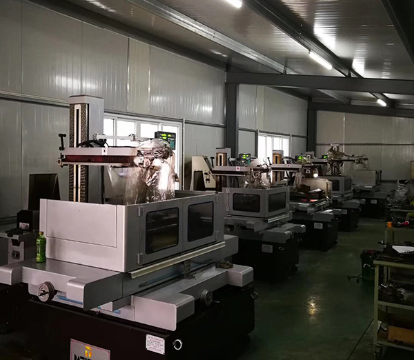 廣東（華昌鋁廠）線切割機床實地客戶安裝現（xiàn）場（chǎng）