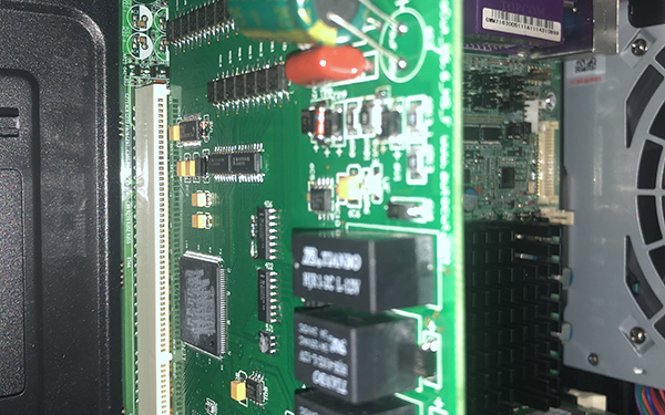 線切割（gē）電（diàn）腦主板