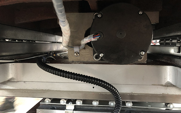 中（zhōng）走（zǒu）絲步進電機