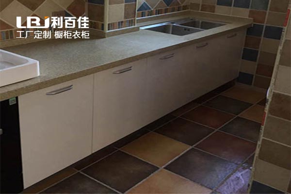 8.17-02.jpg 8.17-02.jpg