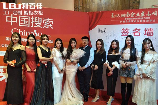 2.4-02.jpg 2.4-02.jpg