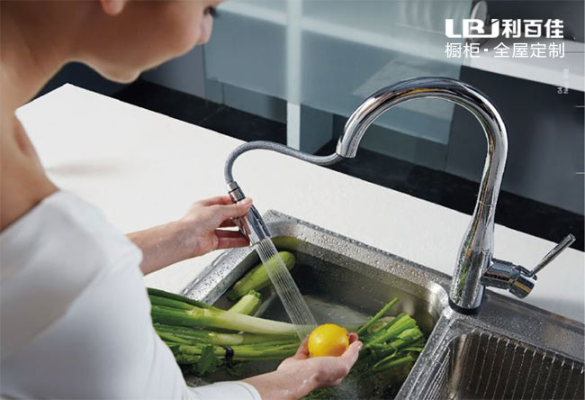 廚房水龍頭.jpg 廚房水(shuǐ)龍頭.jpg