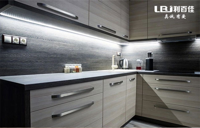 廚房燈光02.jpg 廚房燈光02.jpg